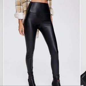 Aritzia - Wilfred Free Daria Legging Pant